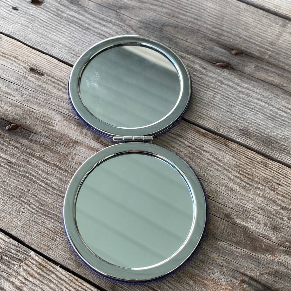 Mirror Compact - Picture 3 of 3